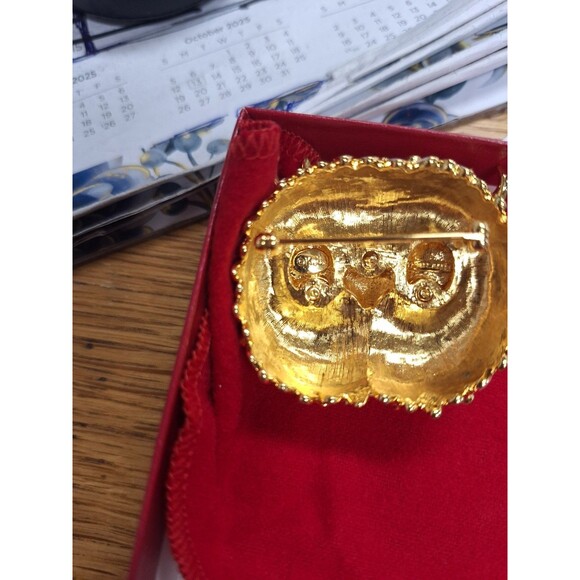 Vintage Kenneth Jay Lane KJL Owl Brooch Pin White Enamel Blue Glass Eyes - Picture 11 of 12